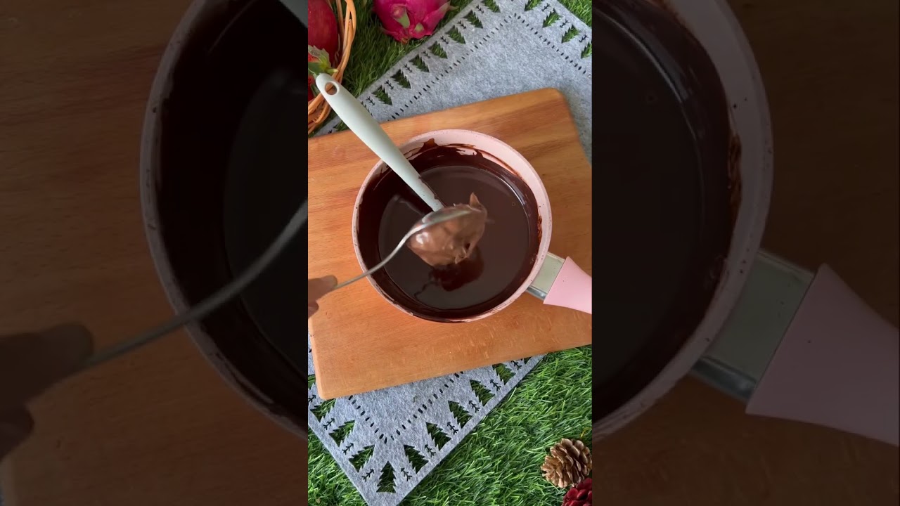 Nutella Chocolate Fondue ! Easy 5 minute dessert