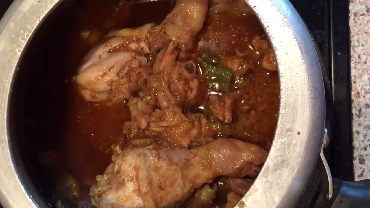 Chicken Curry Dhaba Style | Cooker Kukkad | Spicy Chicken Recipe in Cooker | FoodyMomm