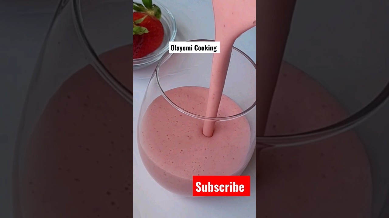 STRAWBERRY SMOOTHIE #shorts #easyrecipe #smoothie #strawberrybananasmoothie