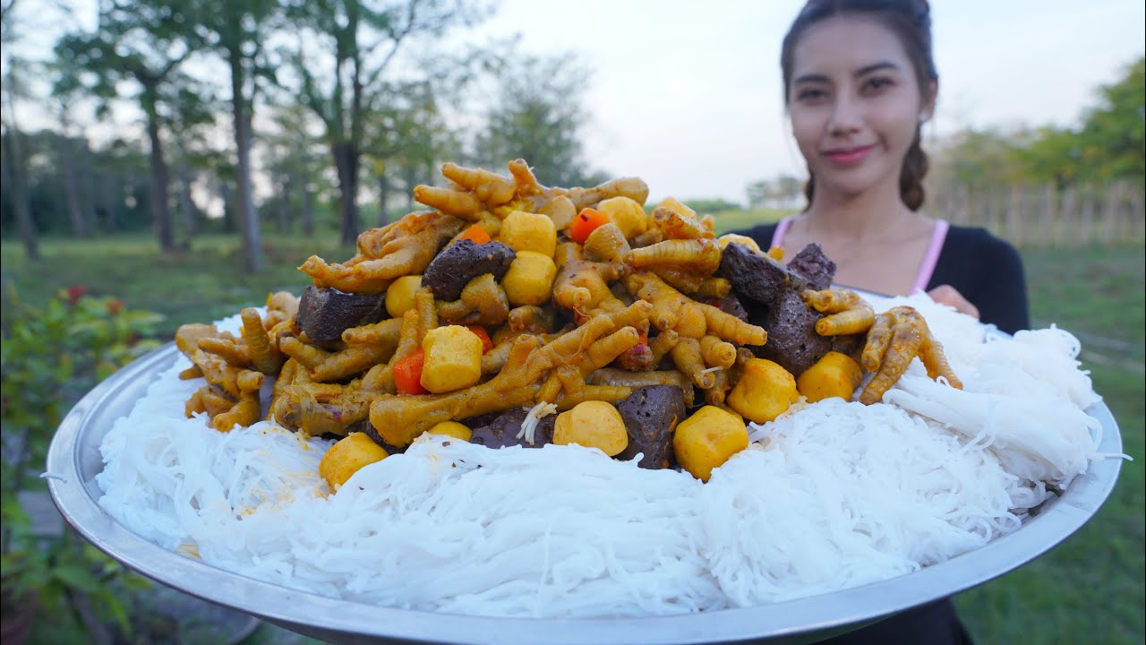 Chicken feet curry with noodle cook and eat recipe – Amazing cooking