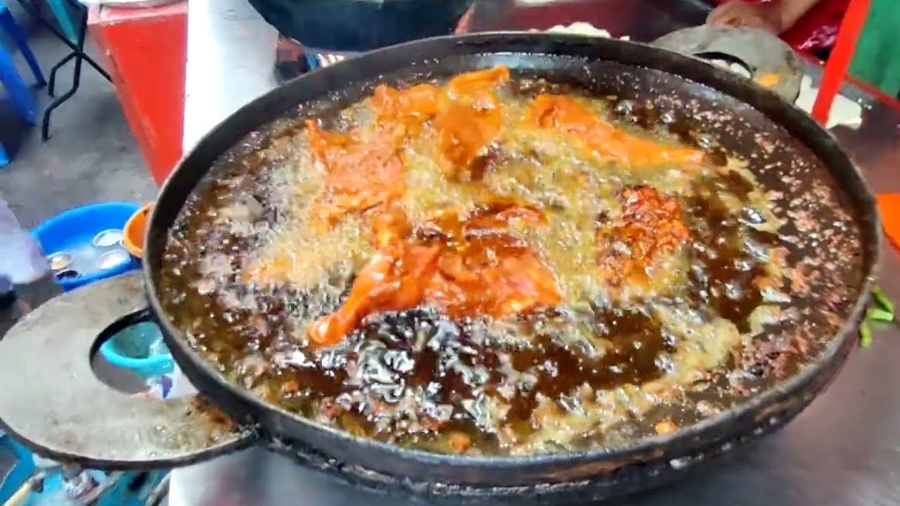 This man makes different chicken recipes with tasty spices.Bangladeshi tasty tasty night street food