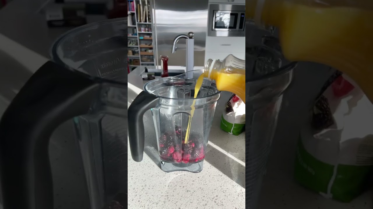 make a smoothie with me!! #trending #shorts #smoothie #recipe #cooking