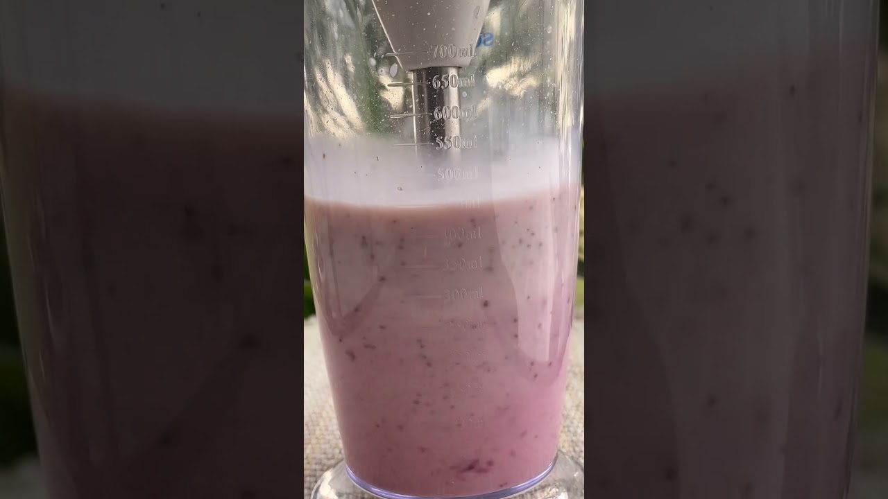 Strawberry smoothie #shortsvideo #shorts #smoothie #strawberry #milkshake #healthyfood #fruitdrink