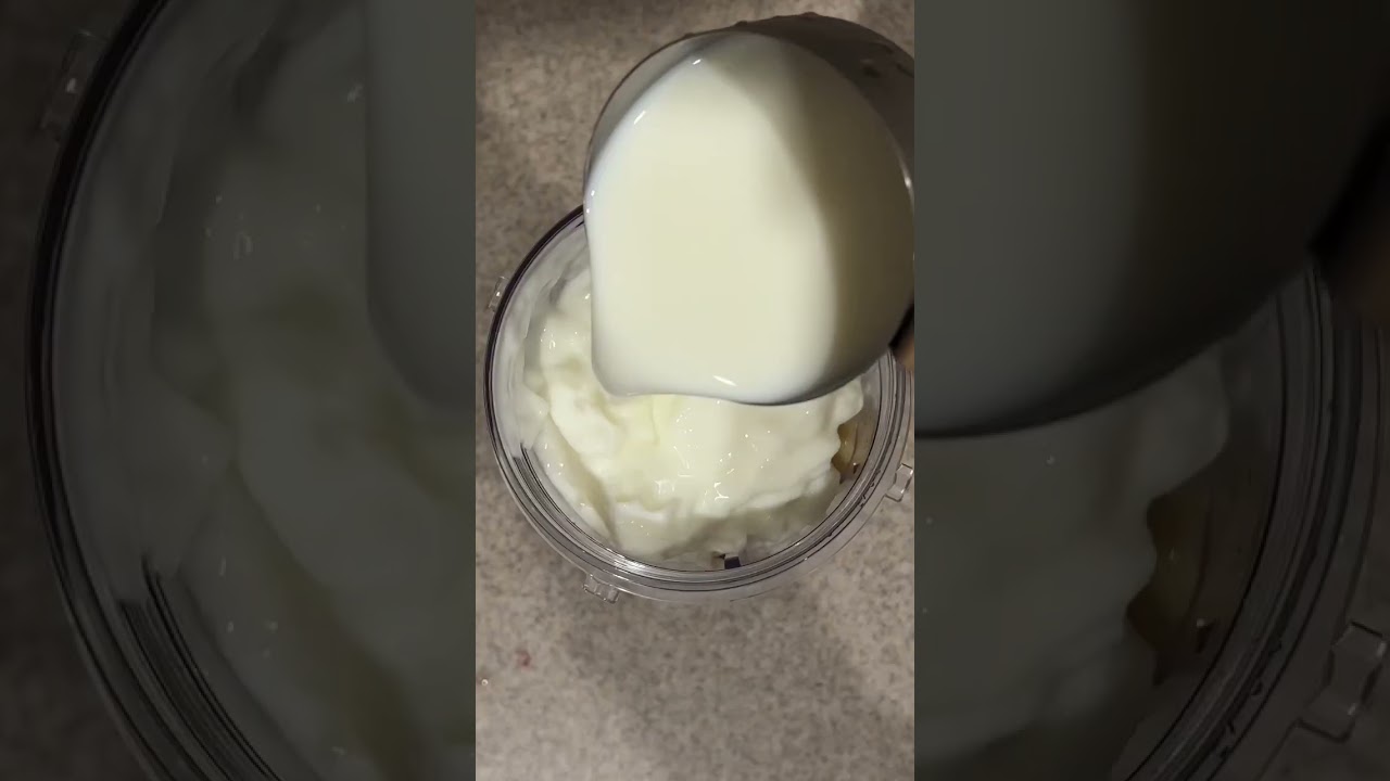 Super Delicious Strawberry, Banana, and Mix Berry Smoothie Recipe!