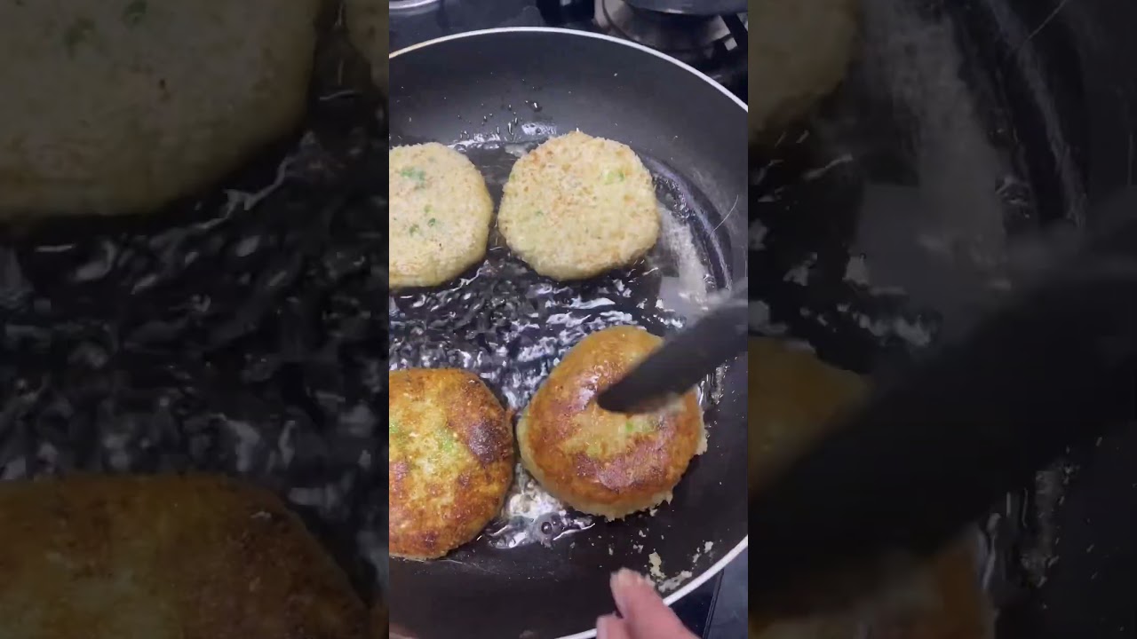 Burger recipe easy to make and simple #shorts #trending #chicken #youtubeshorts