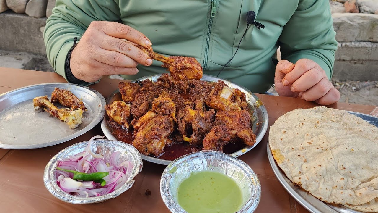 Fauji Bhai Ke Dhaba Ki Chicken Kadai Aur Tawa Roti | Fauji Chicken Shop Nagrota | Jammu food tour