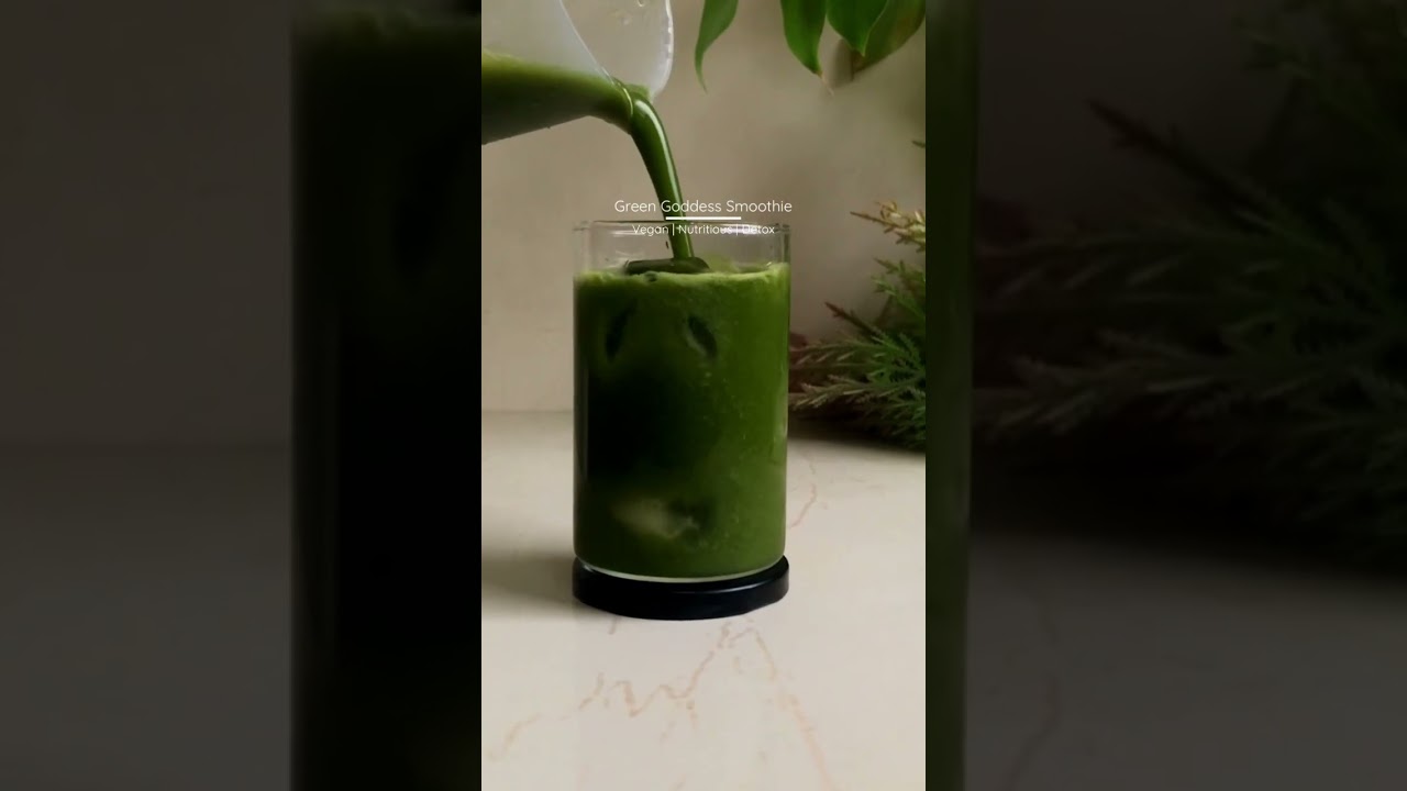 The best and easiest green smoothie recipe you’ll ever need | #shorts