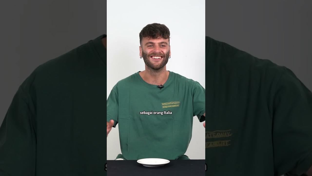 Trying PISANG GORENG for first time (Best fried dessert)