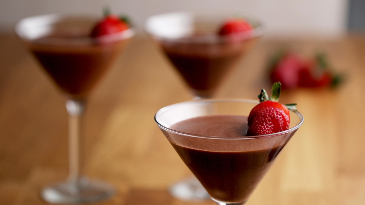 4-Ingredient Vegan Chocolate Mousse