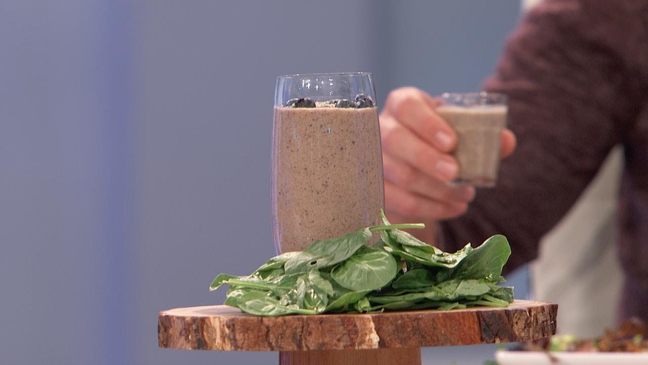 Celebrity Nutritionist Kelly LeVeque Shares Her ‘Blueberry Muffin Smoothie’ Recipe