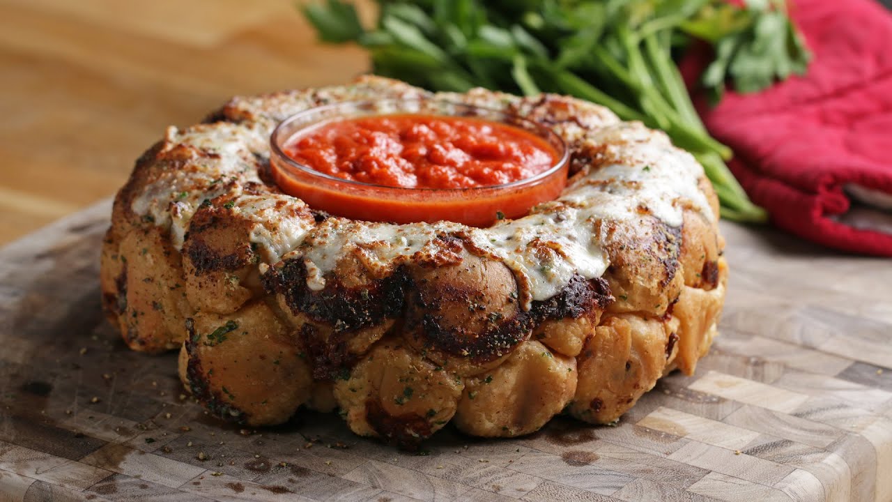 Pull-Apart Meatball Party Ring