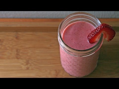 Healthy PB&J Smoothie Recipe From a Celebrity Trainer