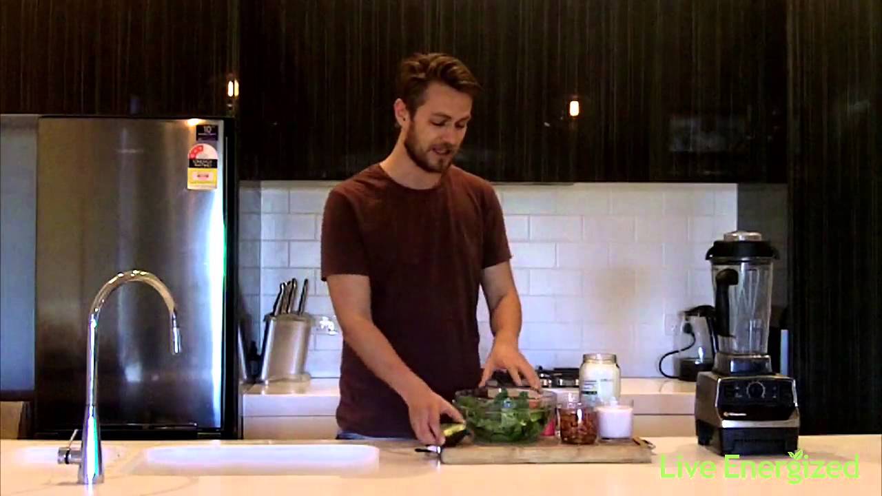 Alkaline Smoothie Recipe: The “Fill You Up Til Lunch” Breakfast Smoothie