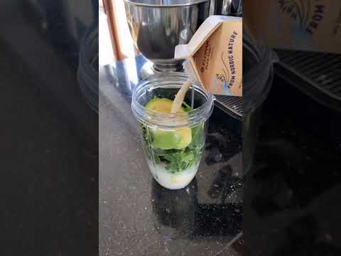 Favourite avocado smoothie ?#smoothie #recipe #avocado #plantbased #vegan